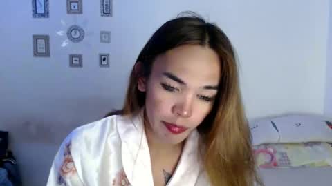 Snapshot of angelic_slutxx chatting on 10-27-25, 01:59 Yhanna online show from 10-27-25, 01:59