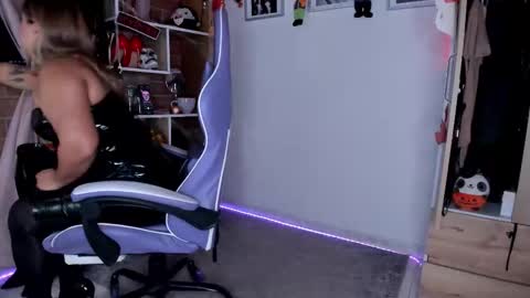 Angelica Sparks online show from 10-30-25, 03:52