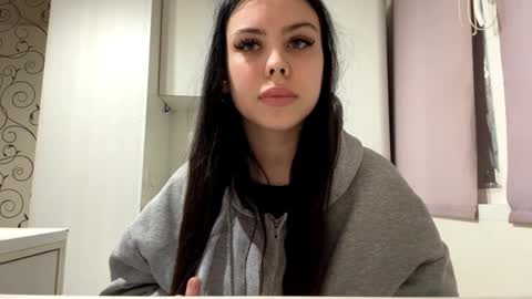 Snapshot of angelicplackett chatting on 12-20-25, 06:26 Alice online show from 12-20-25, 06:26