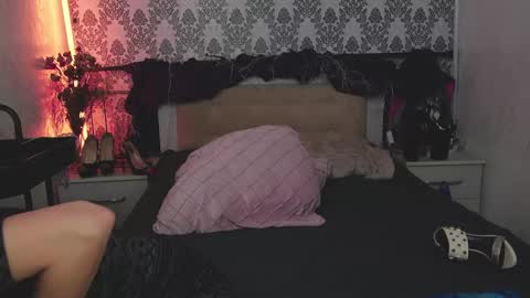 Angelika Rouge online show from 10-27-25, 03:38