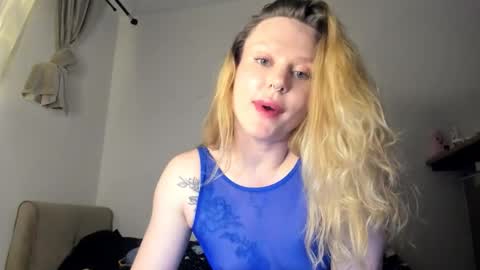 Snapshot of angelikaburn chatting on 12-22-25, 04:37 Angelika online show from 12-22-25, 04:37