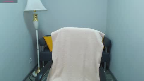 Snapshot of angelina_clark chatting on 02-03-25, 12:47 Angelina online show from 02-03-25, 12:47
