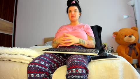 Angelina online show from 12-29-24, 08:11