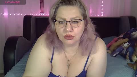 Snapshot of angelinaglam chatting on 10-25-25, 05:08 AngelinaGlam online show from 10-25-25, 05:08