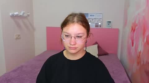 Snapshot of angelinalow chatting on 09-09-25, 11:21 AngelinaLow online show from 09-09-25, 11:21