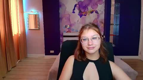Snapshot of angelinalow chatting on 09-13-25, 11:32 AngelinaLow online show from 09-13-25, 11:32