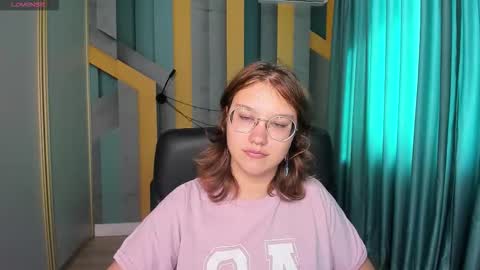 Snapshot of angelinalow chatting on 09-15-25, 11:21 AngelinaLow online show from 09-15-25, 11:21
