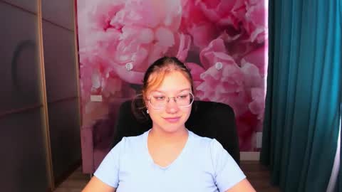 Snapshot of angelinalow chatting on 09-21-25, 11:23 AngelinaLow online show from 09-21-25, 11:23