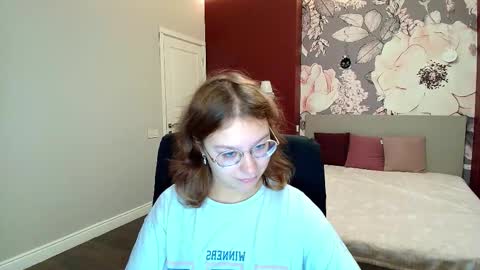 Snapshot of angelinalow chatting on 09-30-25, 11:26 AngelinaLow online show from 09-30-25, 11:26