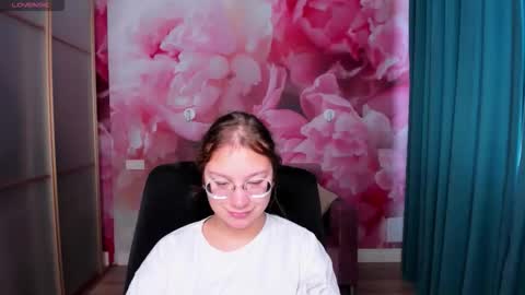 Snapshot of angelinalow chatting on 10-01-25, 11:27 AngelinaLow online show from 10-01-25, 11:27