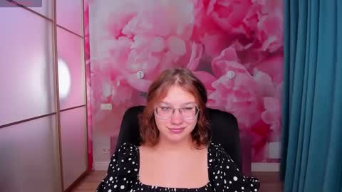 Snapshot of angelinalow chatting on 10-08-25, 11:30 AngelinaLow online show from 10-08-25, 11:30