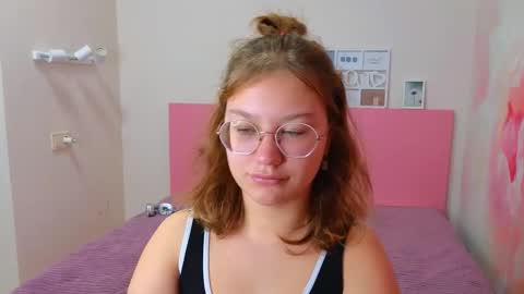 Snapshot of angelinalow chatting on 10-14-25, 11:22 AngelinaLow online show from 10-14-25, 11:22