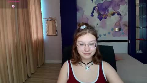 Snapshot of angelinalow chatting on 10-16-25, 11:33 AngelinaLow online show from 10-16-25, 11:33