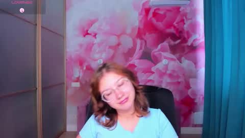 Snapshot of angelinalow chatting on 10-23-25, 11:31 AngelinaLow online show from 10-23-25, 11:31