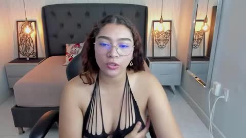 Snapshot of angelinemore chatting on 12-16-25, 07:41 ANGELINE online show from 12-16-25, 07:41