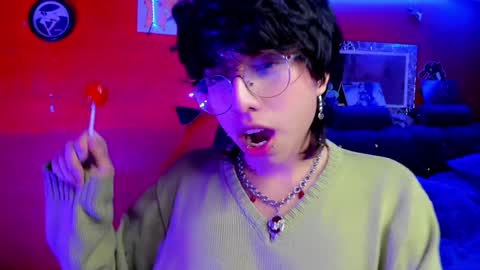 Snapshot of angellonfire chatting on 12-22-24, 04:06 Angel  online show from 12-22-24, 04:06