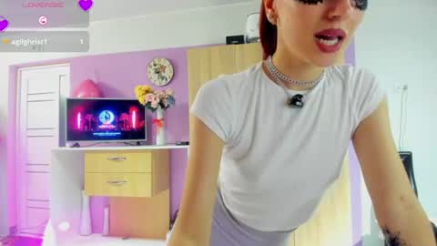 Snapshot of angelly_fox chatting on 07-24-26, 07:01 Angelli online show from 07-24-26, 07:01