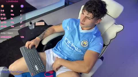 Snapshot of angeloferro1 chatting on 02-25-25, 02:14 Angelo Ferro online show from 02-25-25, 02:14