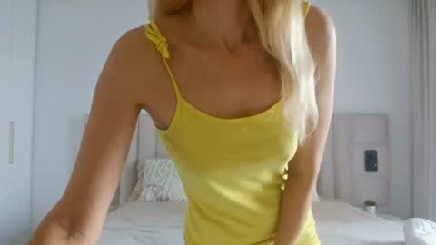 Snapshot of angelsquirting chatting on 06-22-26, 06:54 Alesia online show from 06-22-26, 06:54