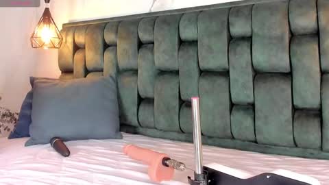 ANGIE online show from 09-16-25, 01:56