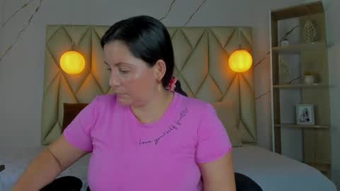 ANGIE online show from 11-09-25, 01:31