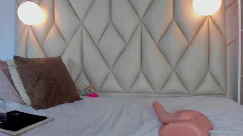 ANGIE online show from 11-25-25, 02:39