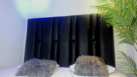 angi_lozano online show from 10-22-25, 03:07