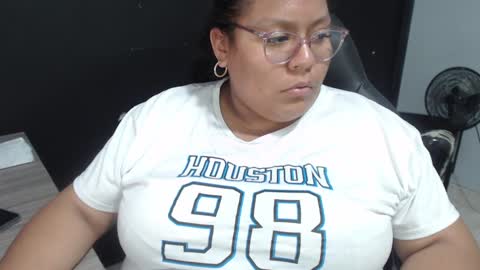 Snapshot of angy_ro12 chatting on 01-06-25, 06:03 angy online show from 01-06-25, 06:03