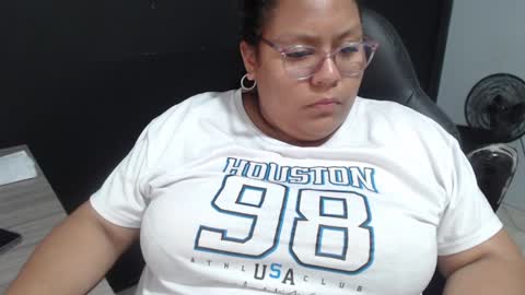 Snapshot of angy_ro12 chatting on 01-06-25, 09:08 angy online show from 01-06-25, 09:08