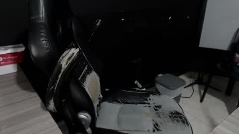 Snapshot of angy_ro12 chatting on 01-19-25, 10:39 angy online show from 01-19-25, 10:39