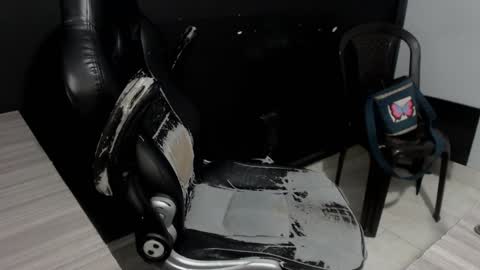 Snapshot of angy_ro12 chatting on 01-29-25, 12:33 angy online show from 01-29-25, 12:33