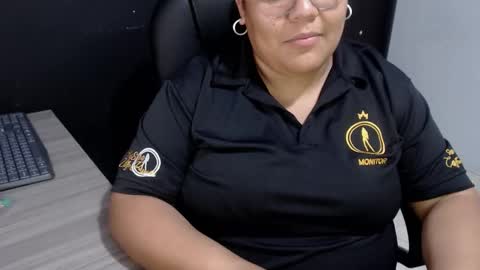 Snapshot of angy_ro12 chatting on 09-11-25, 09:48 angy online show from 09-11-25, 09:48