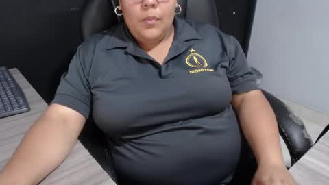 Snapshot of angy_ro12 chatting on 09-20-25, 09:05 angy online show from 09-20-25, 09:05