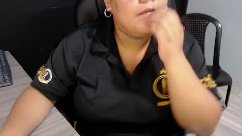 Snapshot of angy_ro12 chatting on 10-11-25, 11:03 angy online show from 10-11-25, 11:03