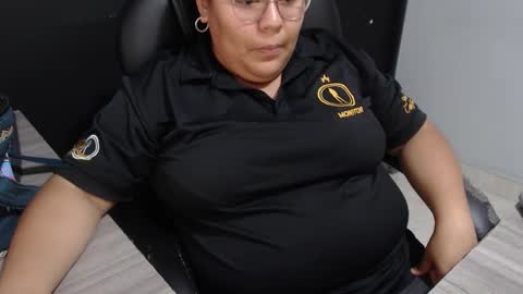 Snapshot of angy_ro12 chatting on 10-13-25, 09:59 angy online show from 10-13-25, 09:59