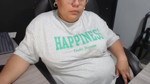 Snapshot of angy_ro12 chatting on 10-19-25, 12:17 angy online show from 10-19-25, 12:17