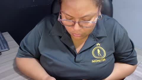 Snapshot of angy_ro12 chatting on 10-25-25, 10:48 angy online show from 10-25-25, 10:48