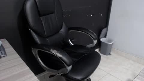 Snapshot of angy_ro12 chatting on 10-31-25, 01:56 angy online show from 10-31-25, 01:56