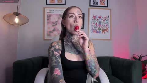 Anie  or Nina online show from 11-29-25, 09:07