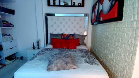 laura  online show from 10-31-25, 12:55