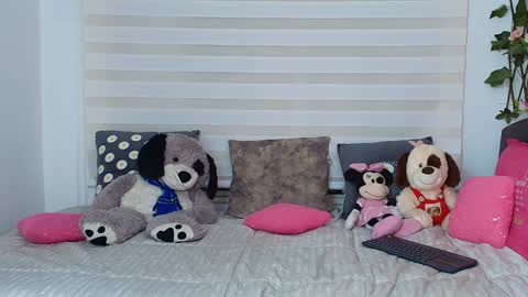 laura  online show from 11-27-25, 01:18