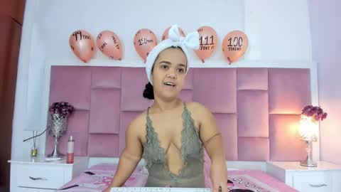 Snapshot of anierey chatting on 01-28-25, 12:00 anierey online show from 01-28-25, 12:00