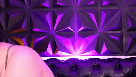 Lauren Anika online show from 11-17-25, 03:56