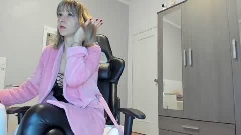 Luna online show from 01-15-25, 09:56