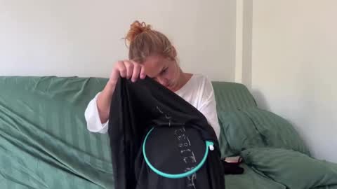 Snapshot of anita__hills chatting on 12-31-24, 05:00 anita__hills online show from 12-31-24, 05:00