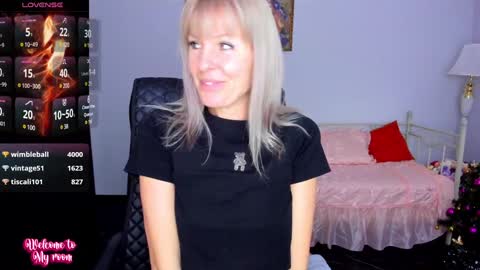 Snapshot of anita_tayson chatting on 12-19-24, 10:02 Anita online show from 12-19-24, 10:02
