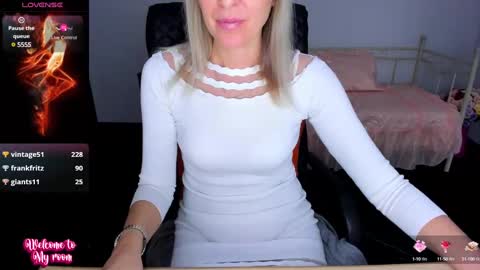 Snapshot of anita_tayson chatting on 02-04-25, 10:10 Anita online show from 02-04-25, 10:10