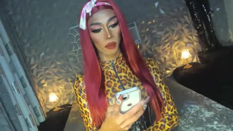 Snapshot of anitacruisze chatting on 01-09-25, 08:33 Miss Ann online show from 01-09-25, 08:33