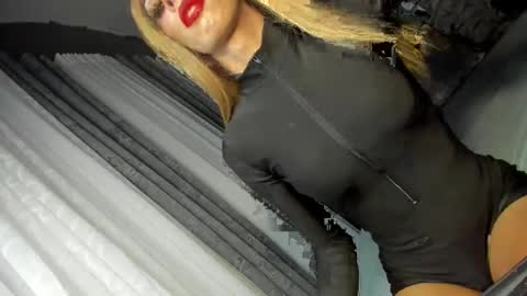 Snapshot of anitacruisze chatting on 02-17-25, 06:53 Miss Ann online show from 02-17-25, 06:53