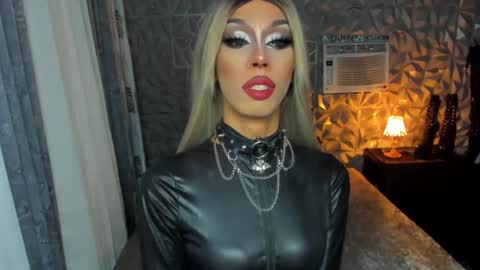 Snapshot of anitacruisze chatting on 02-18-25, 09:31 Miss Ann online show from 02-18-25, 09:31